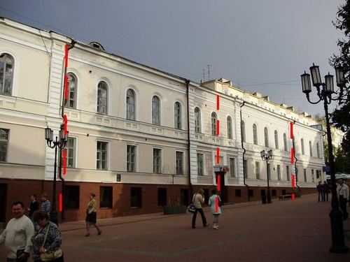 "Дом Офицеров Нижегородского Гарнизона". Красным пунктиром отмечено здание спортзала, на которое претендует Нижегородская Епархия РПЦ
