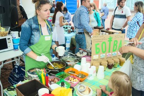The Botva food zone at the “Repa” local-food festival on Markin Square