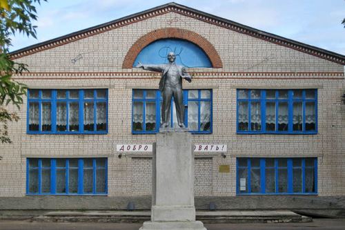 Lenin and the community center