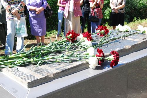 Надгробие Аркадия Васильевича Демидова, возвращенное в Быковку в 2011 г