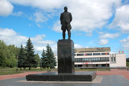 Памятник Чкалову