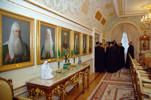 Портреты предстоятелей РПЦ. Резиденция Патриарха в Переделкино