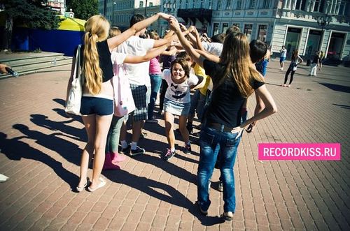 A promotional game on Bolshaya Pokrovskaya Street as part of the project