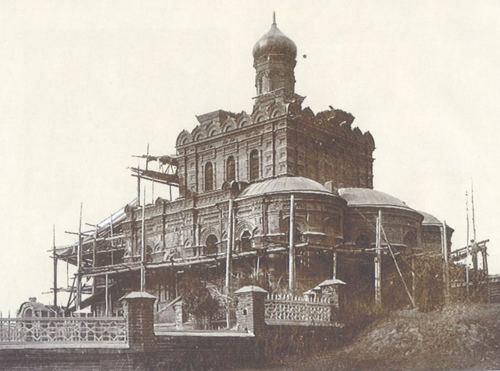 Строительство храма Михаила Архангела в с. Семьяны.Фотография начала XX в