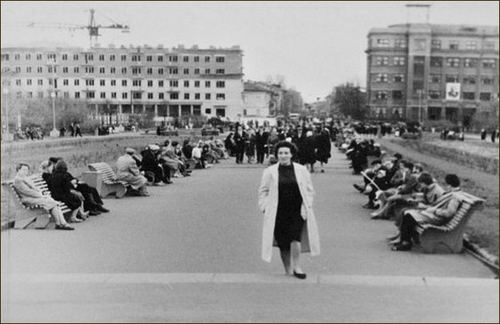 Gorky Square, Soviet era. Buildings under construction are visible in the background