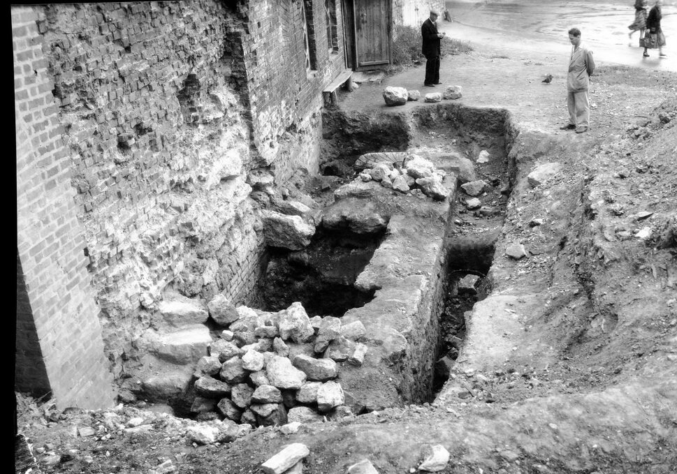 Прясло между Дмитриевской и Пороховой башнями. Архивный снимок 1957 года